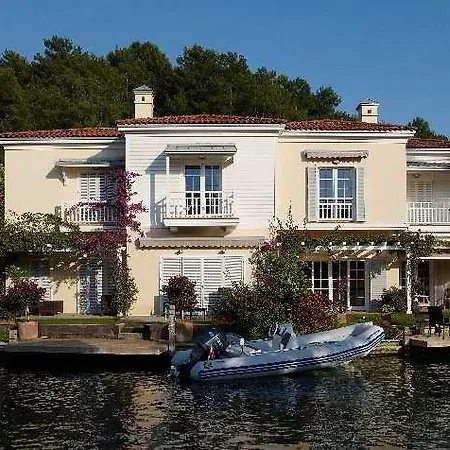 Portville Holiday Villas ヴィラ ギョジェク