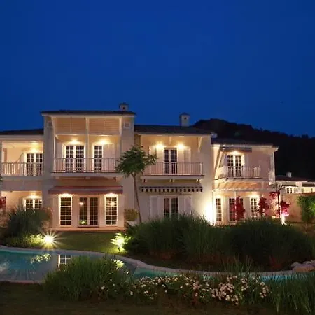 Portville Holiday Villas ギョジェク